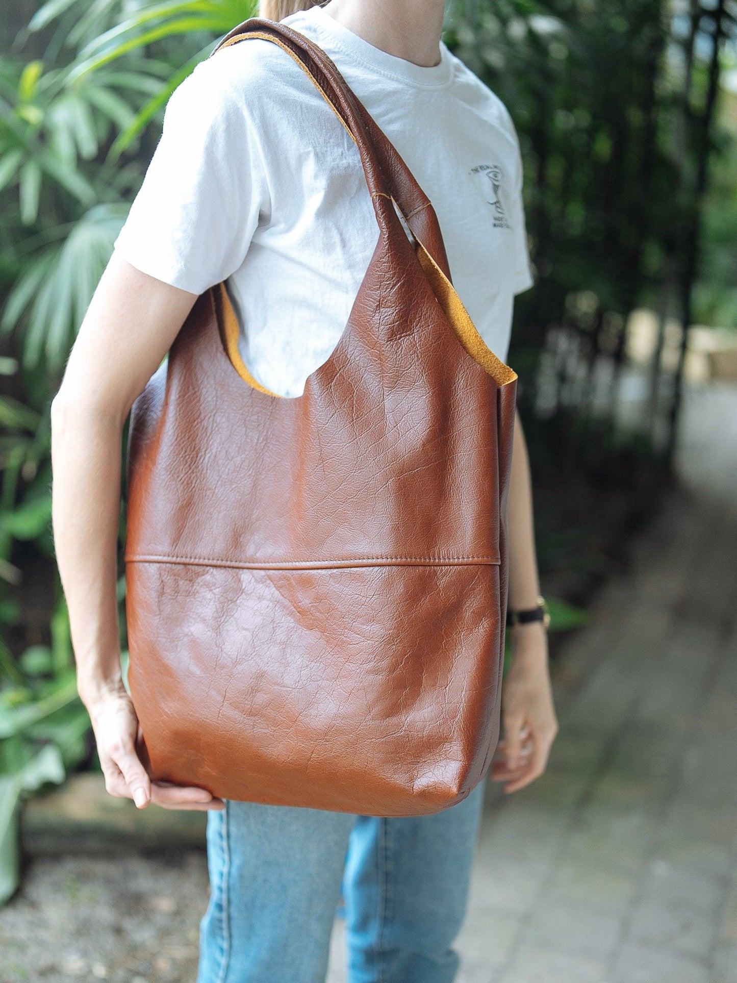 The Real McCaul Leathergoods Handbags The Noosa Tote Sling Bag Australian Made Australian Owned Slouch Tote Bag Leather Made In Australia