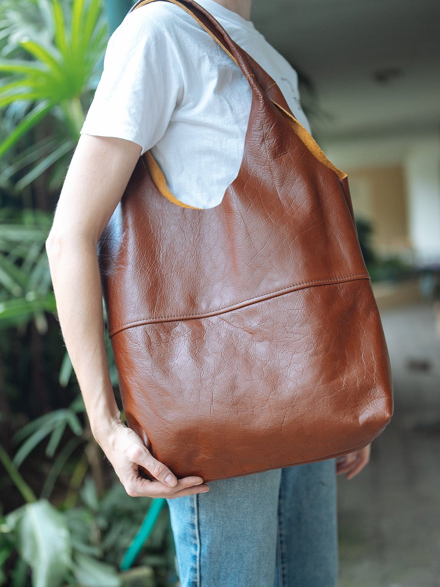 The Real McCaul Leathergoods Handbags The Noosa Tote Sling Bag Australian Made Australian Owned Slouch Tote Bag Leather Made In Australia