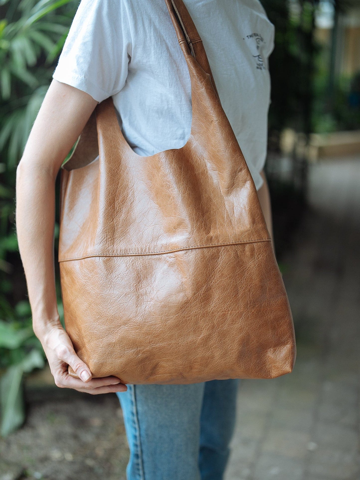 The Real McCaul Leathergoods Handbags The Noosa Tote Sling Bag Australian Made Australian Owned Slouch Tote Bag Leather Made In Australia