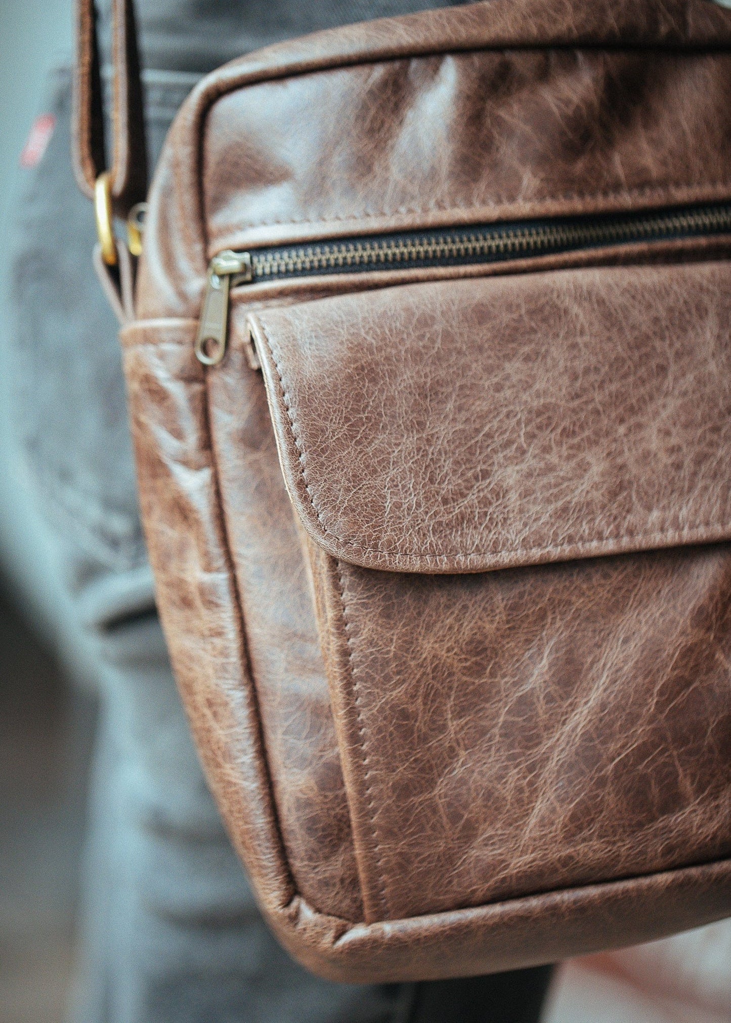 The Real McCaul Leathergoods Manbag Sydney Crossbody Satchel Australian Made Australian Owned Sydney Manbag Leather- Made In Australia- YKK Zips