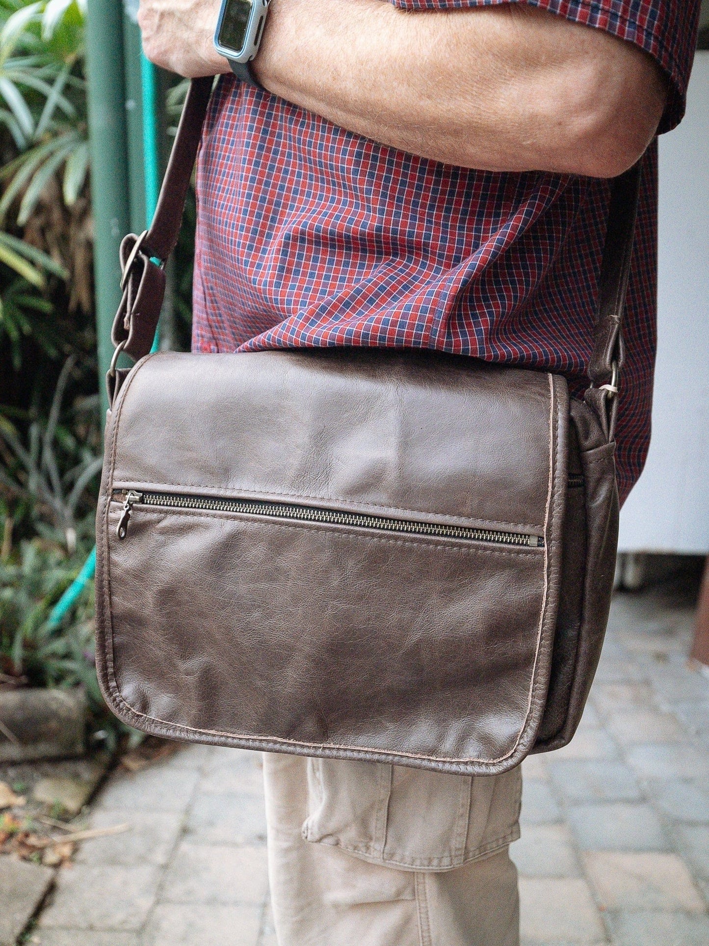 The Real McCaul Leathergoods Zeuss Satchel - Cowhide Australian Made Australian Owned Men's Leather Satchel Made In Australia- Laptop/iPad