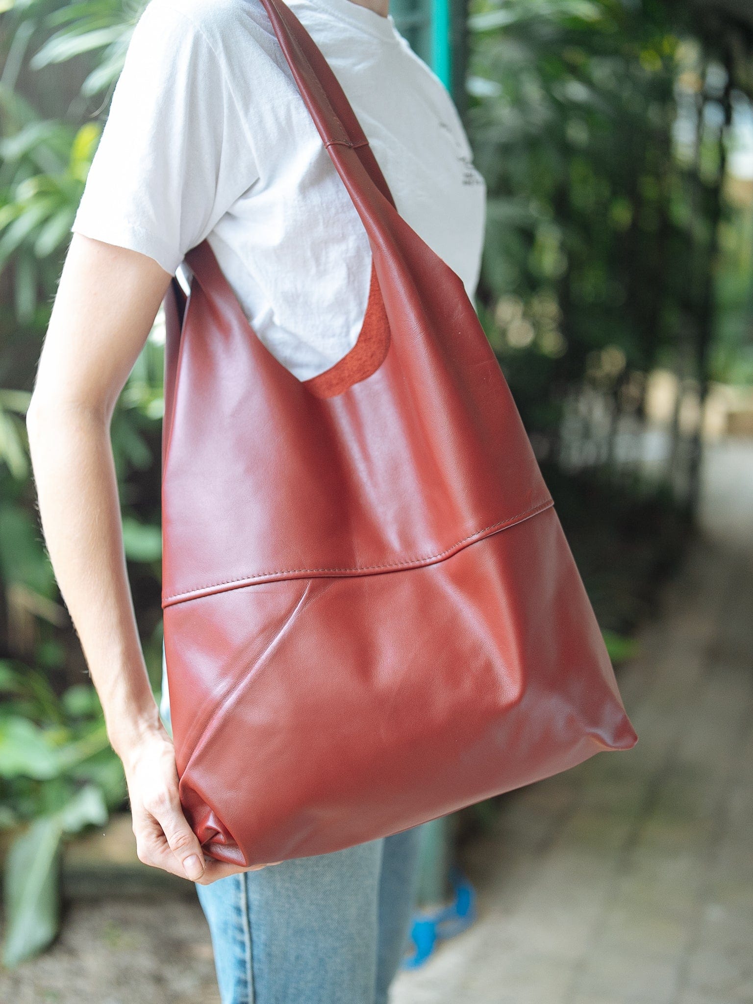 The Real McCaul Leathergoods Handbags Deep Red The Noosa Tote Sling Bag Australian Made Australian Owned Slouch Tote Bag Leather Made In Australia 