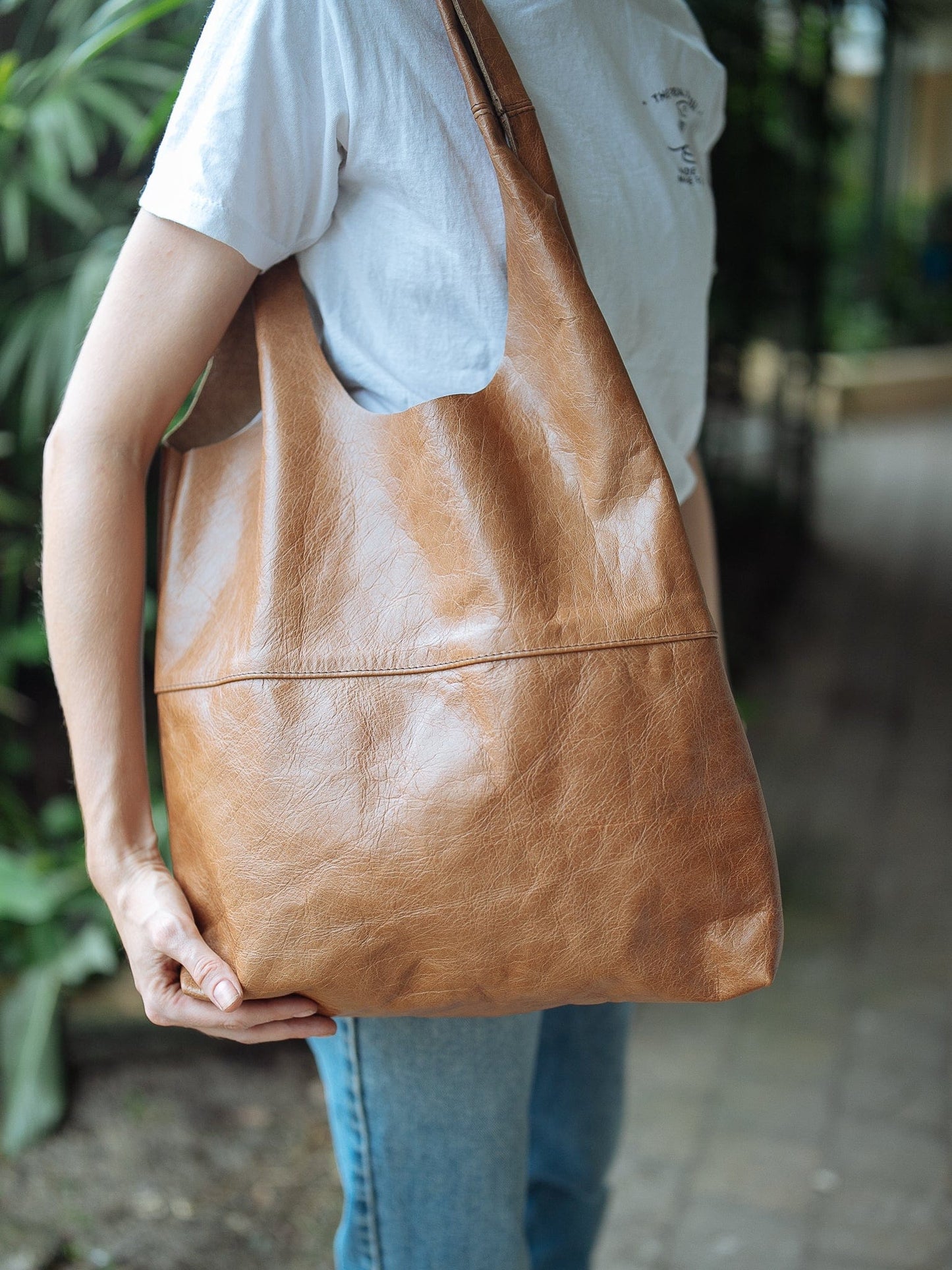 The Real McCaul Leathergoods Handbags The Noosa Tote Sling Bag Australian Made Australian Owned Slouch Tote Bag Leather Made In Australia 