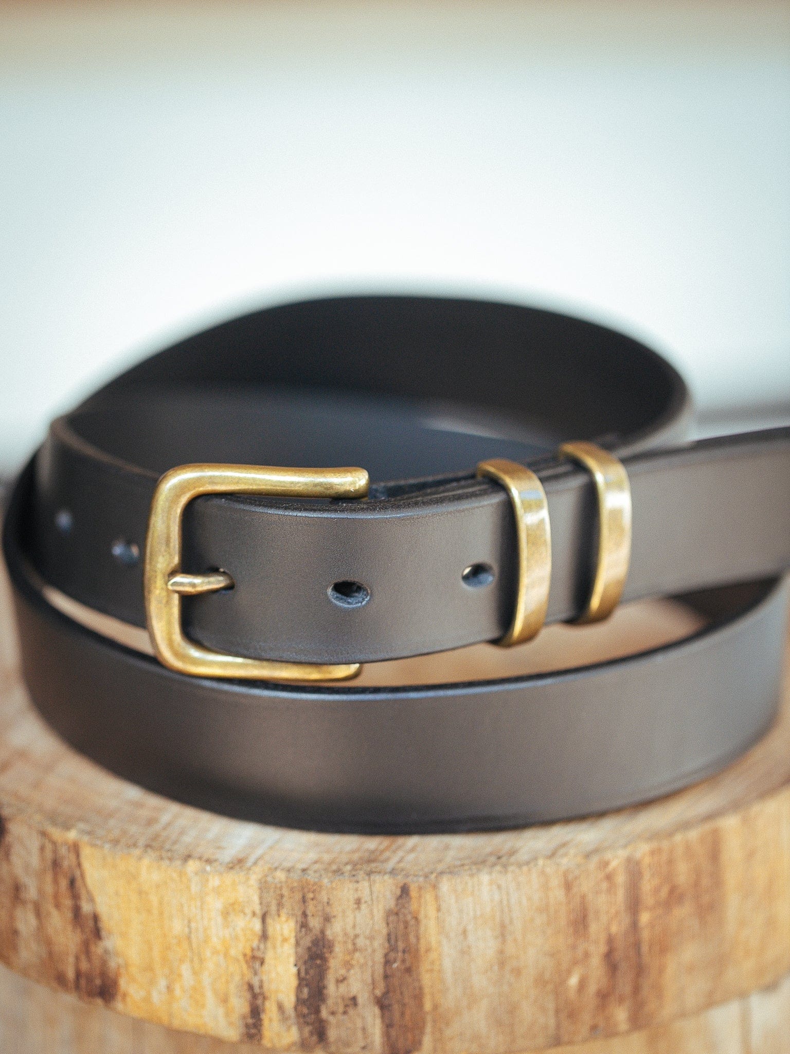 https://www.therealmccaul.com/cdn/shop/products/the-real-mccaul-leathergoods-belts-antique-brass-30-77cm-standard-32mm-belt-double-keeper-black-solid-leather-men-s-belt-handmade-in-australia-brass-buckle-australian-made-australian.jpg?v=1655266077&width=1536