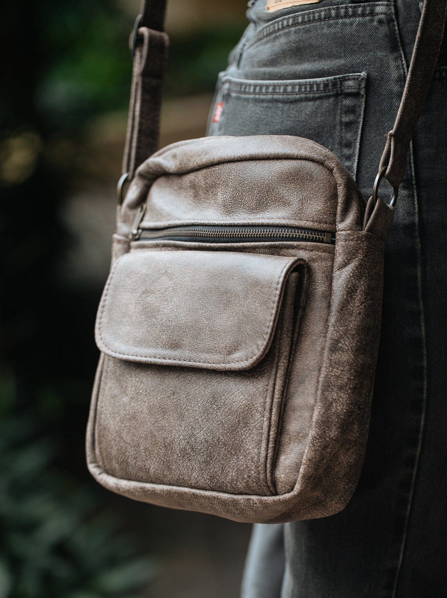 The Real McCaul Leathergoods Manbag Vintage Brown / Cowhide Sydney Crossbody Satchel Australian Made Australian Owned Sydney Manbag Leather- Made In Australia- YKK Zips