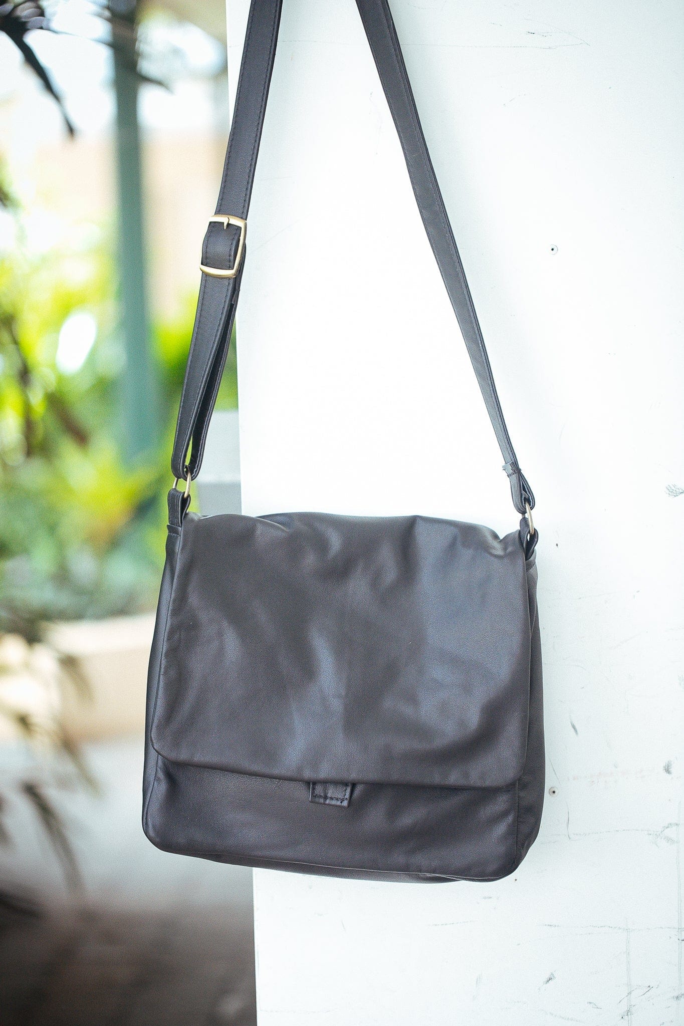 The Real McCaul Shoulder Bags Black Universal Satchel Bag - Medium - Cowhide Australian Made Australian Owned Leather Satchel Bag- Australian Made in Kangaroo and Cowhide Leather