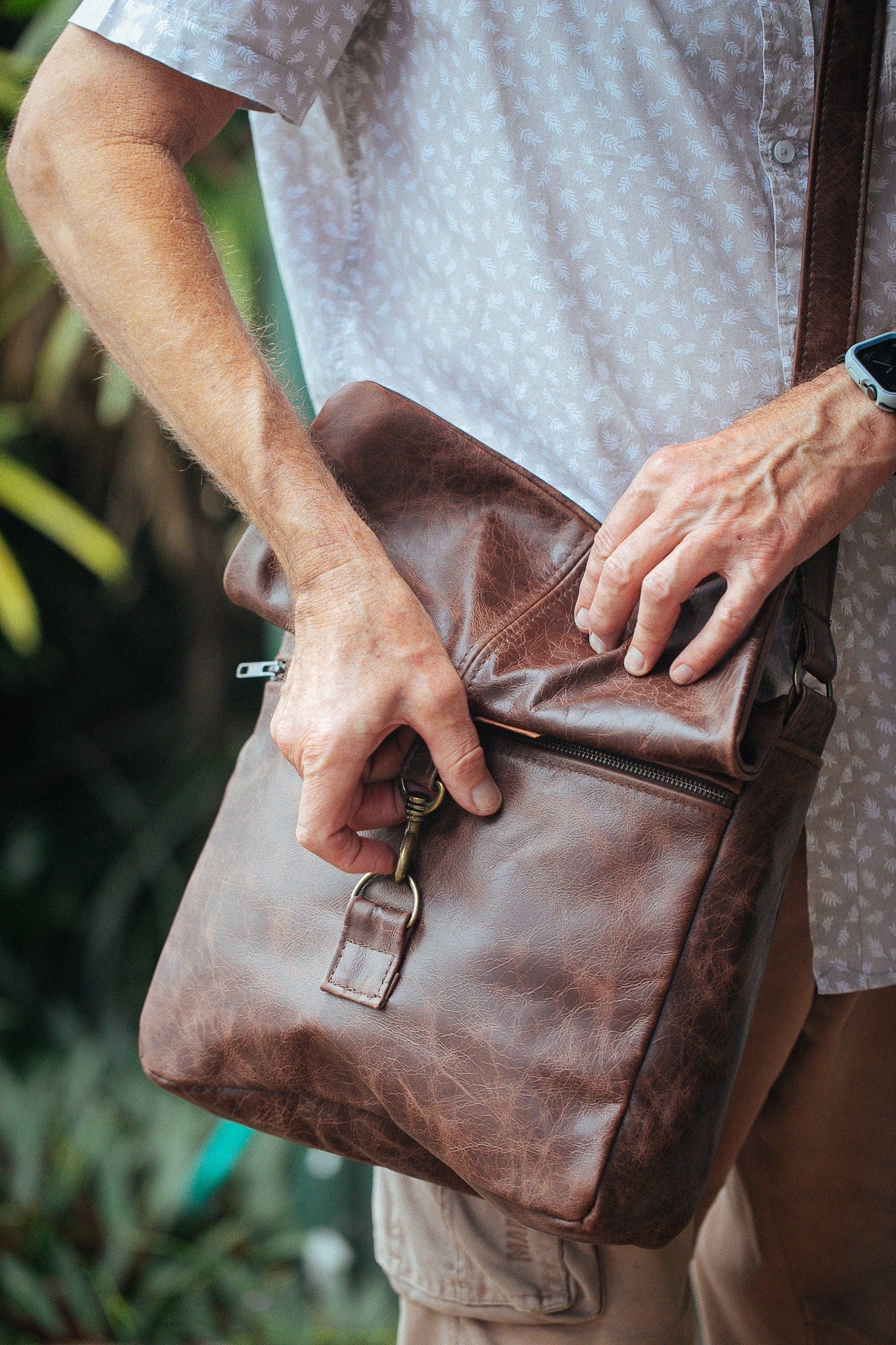 The Real McCaul Shoulder Bags Universal Satchel Bag - Medium - Cowhide Australian Made Australian Owned Leather Satchel Bag- Australian Made in Kangaroo and Cowhide Leather